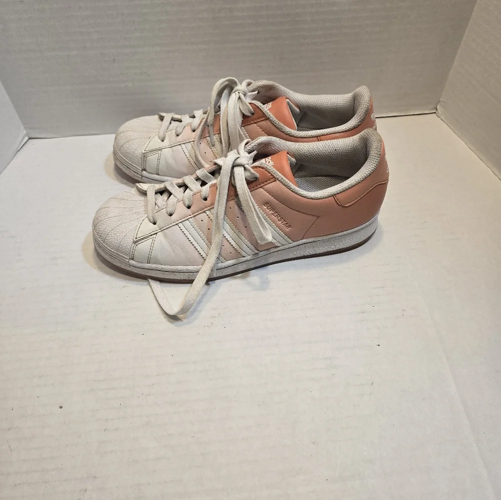 Women‎ athletic shoes